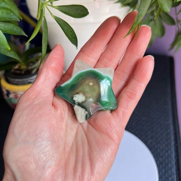 Green Flower Agate Star Carving (4) - Picture 2 of 9